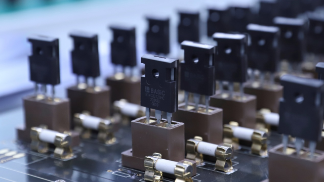 供應(yīng)SiC（碳化硅）功率器件：SiC 肖特基二極管、SiC MOSFET、SiC 功率模塊