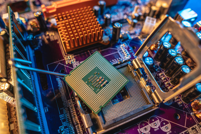 【供應】Microchip微控制器，供應 8 位 MCU，PIC? MCU，AVR? MCU，16 位 MCU